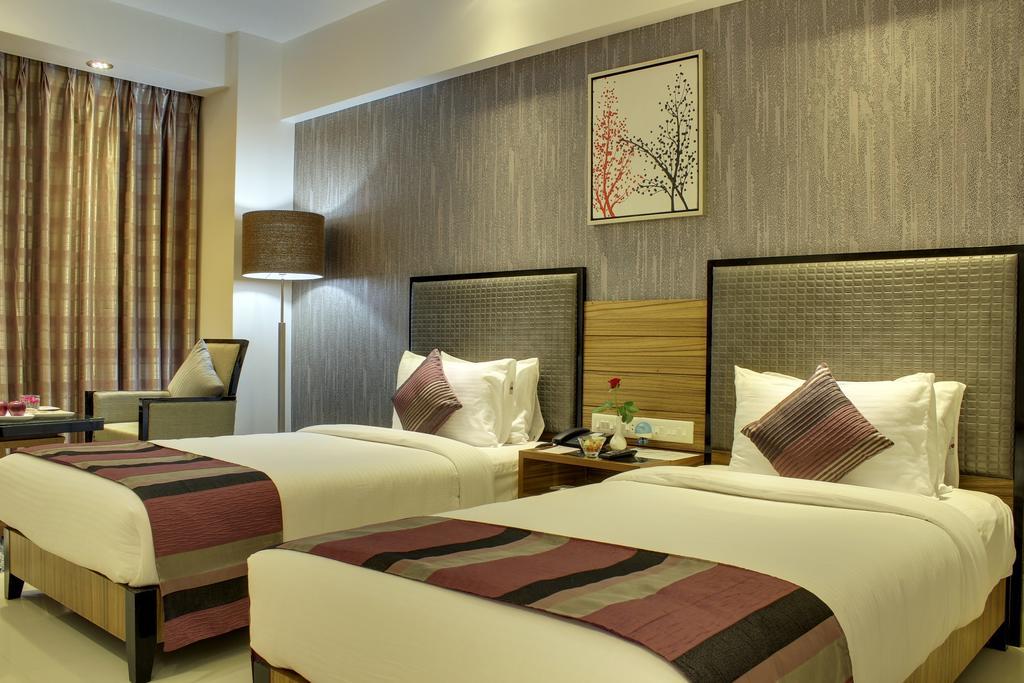Hotel Suba Grand Dahej Bagian luar foto