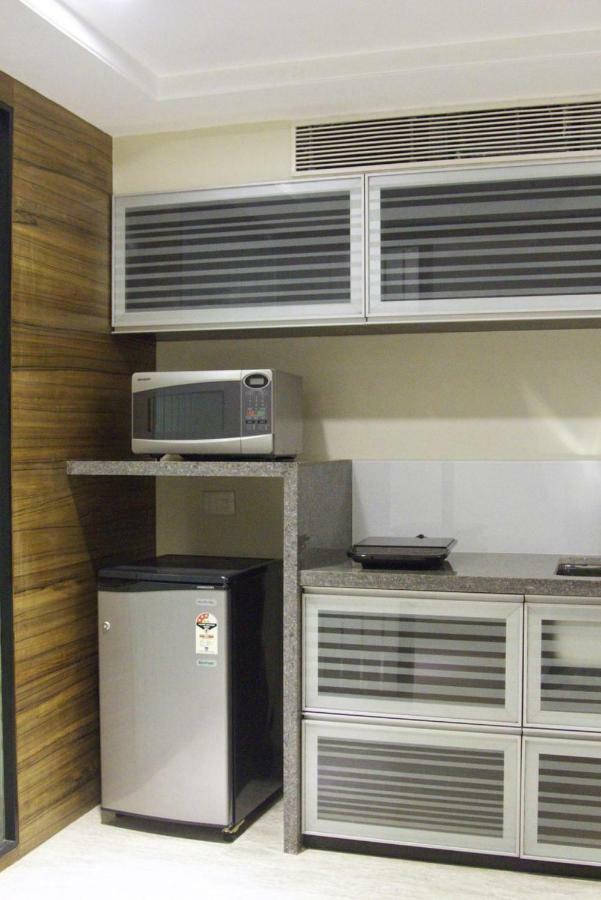 Hotel Suba Grand Dahej Bagian luar foto